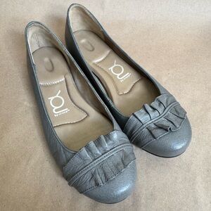 You by Crocs Grey Leather Flats. Size 8.5